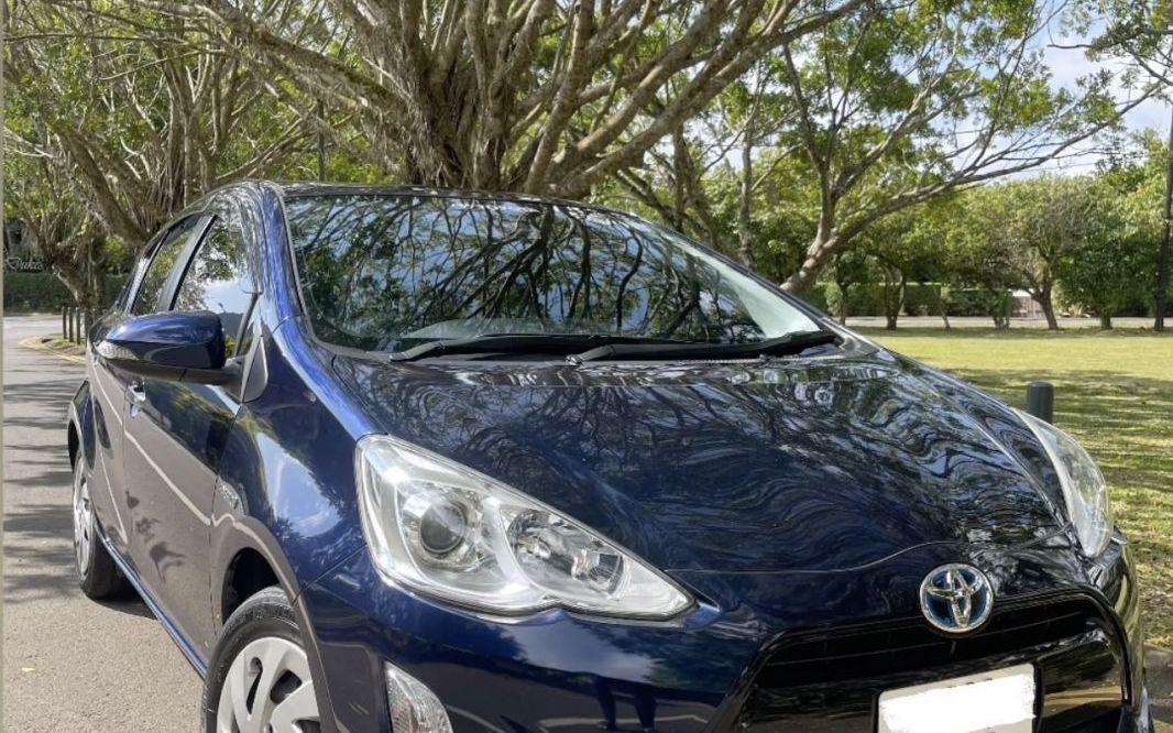 Toyota Aqua Híbrido Modelo 2017