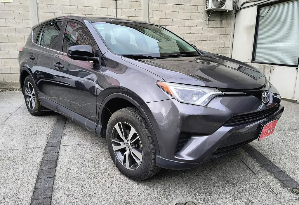 Toyota RAV4 XLE modelo 2017 SUV en República Dominicana