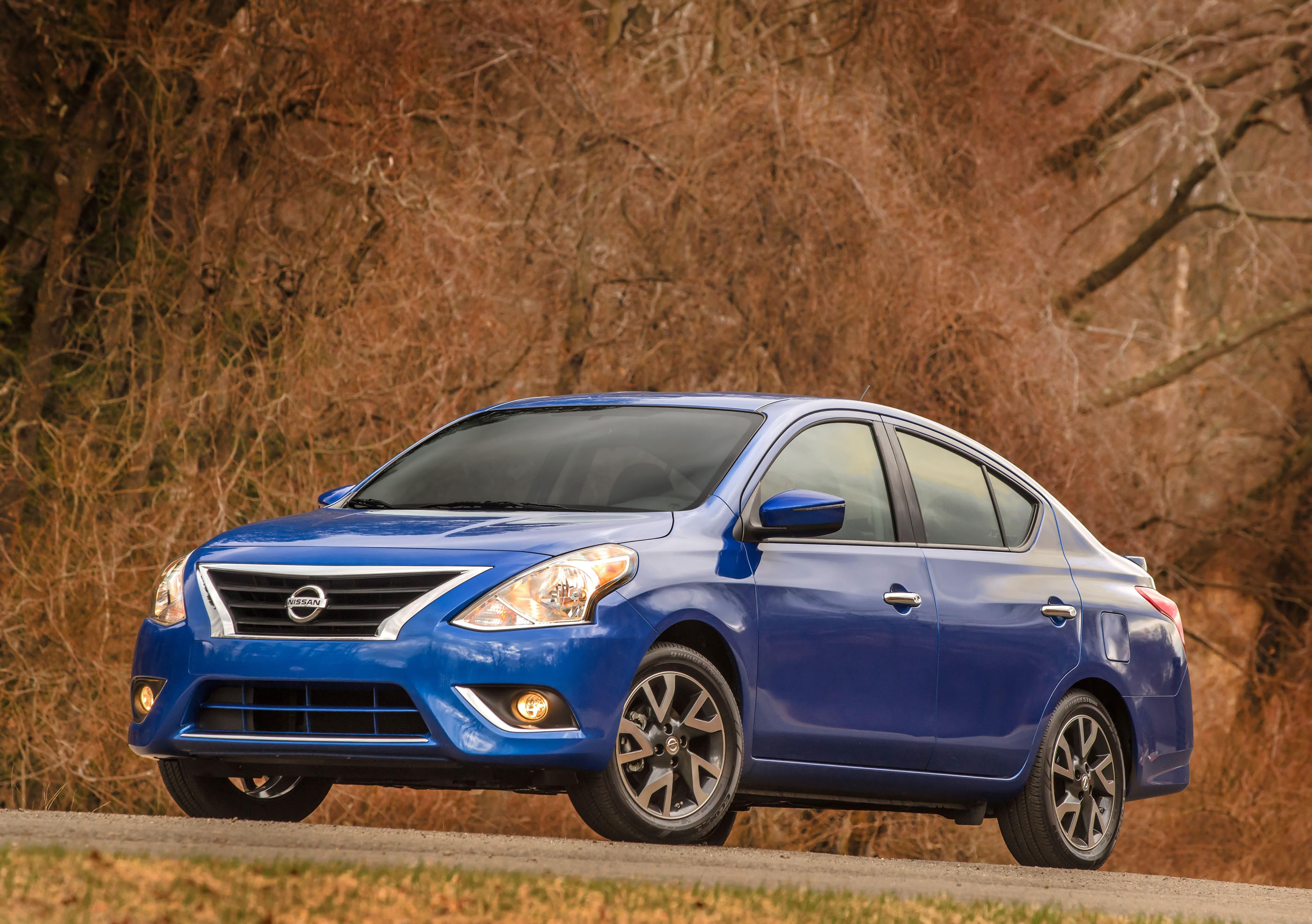 Nissan Versa modelo 2017 sedán