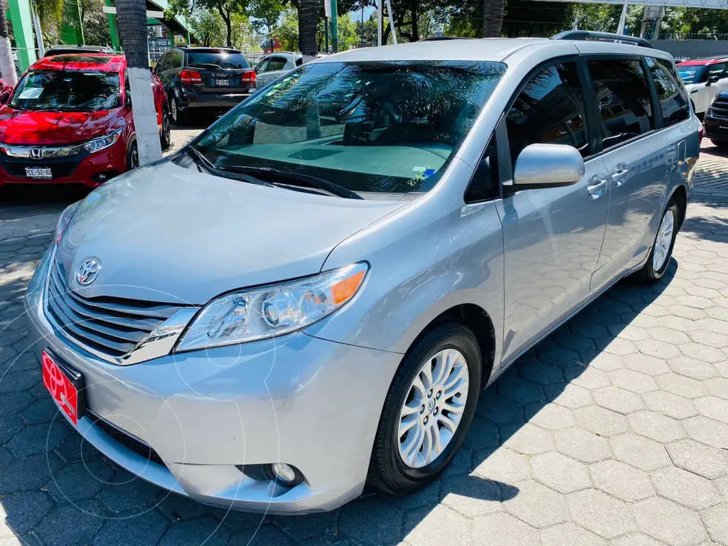 Toyota Sienna LE 2017 Minivan 4x4