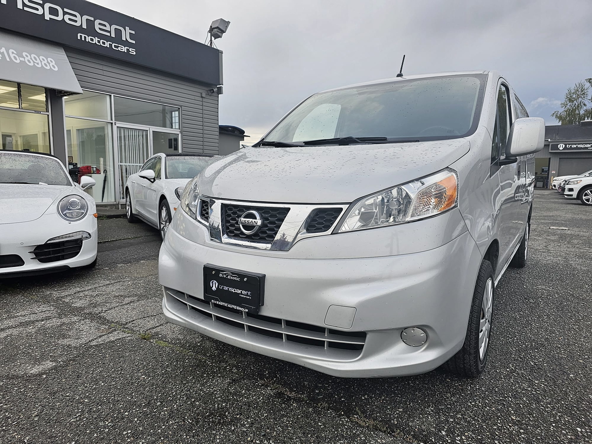 Nissan NV200 modelo 2017 furgoneta comercial en República Dominicana