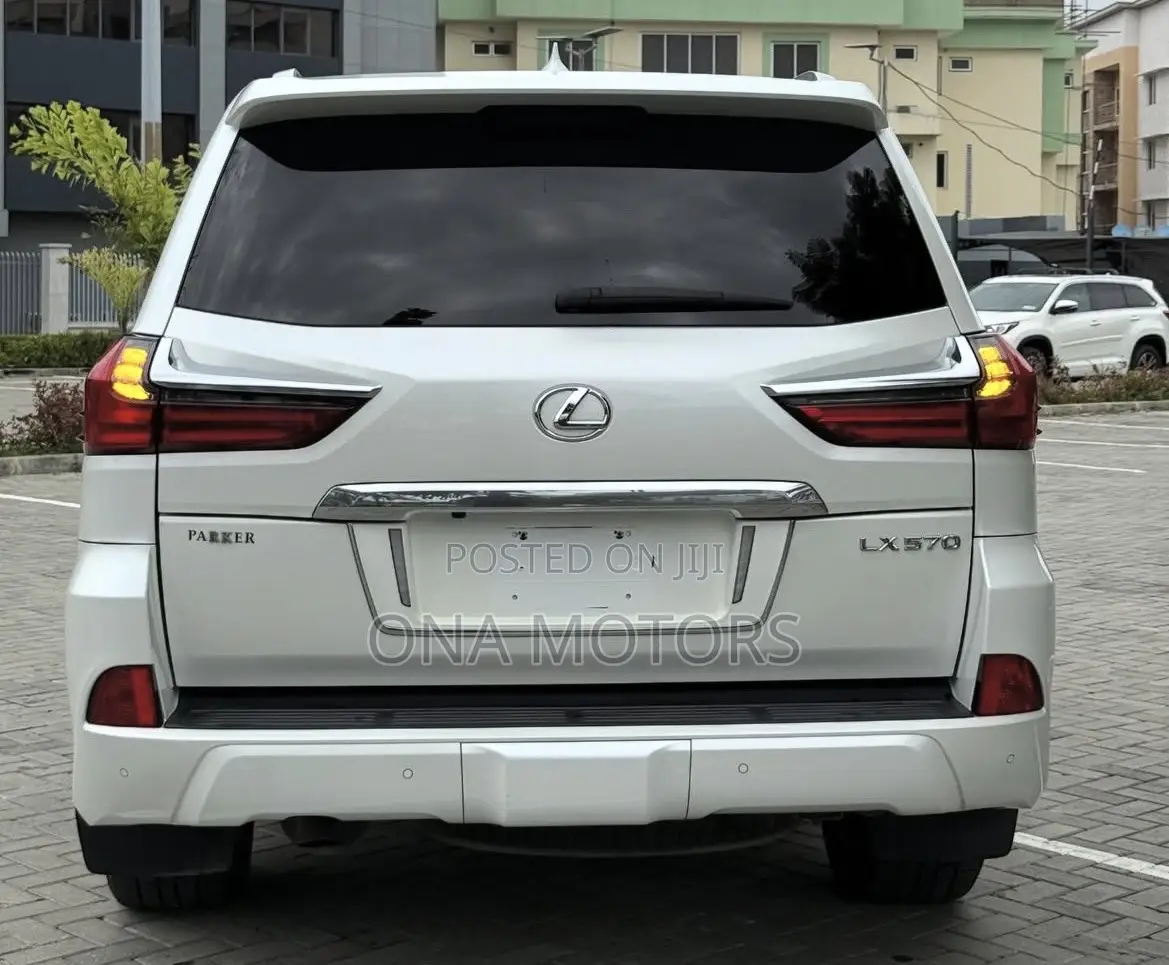 Lexus LX 570 2017 SUV de lujo