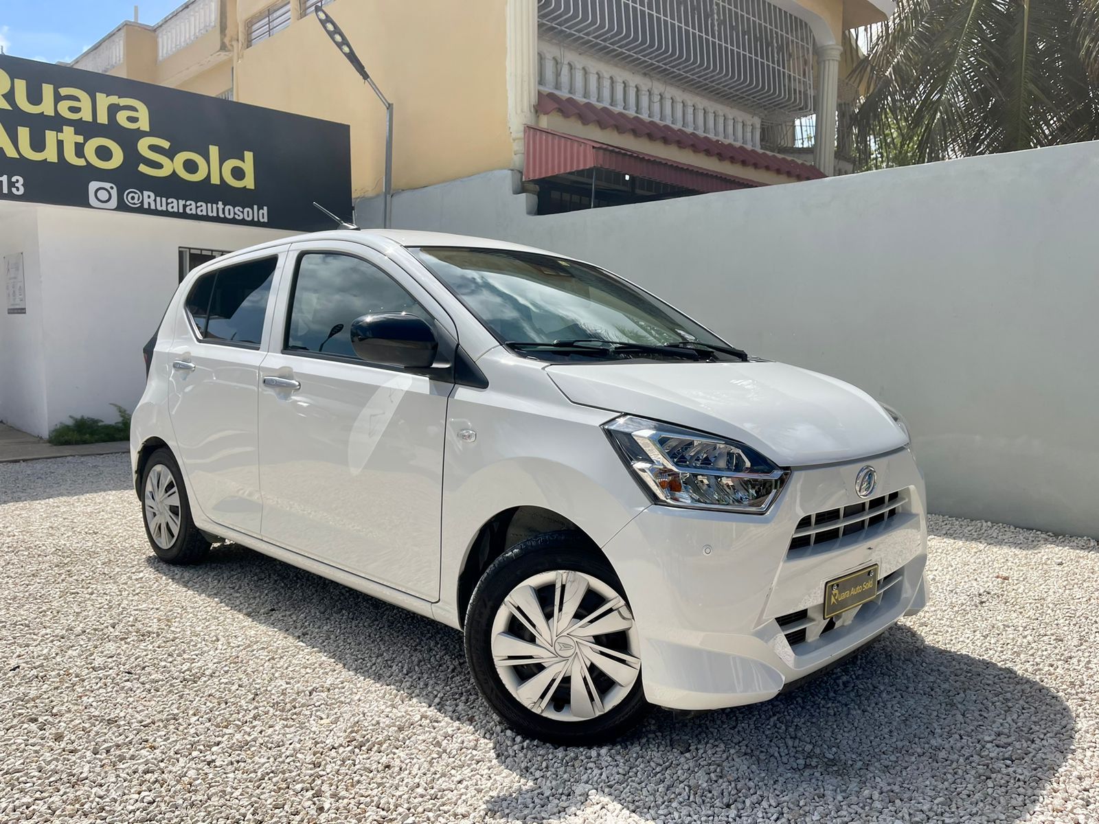 Daihatsu Mira 2018 modelo compacto