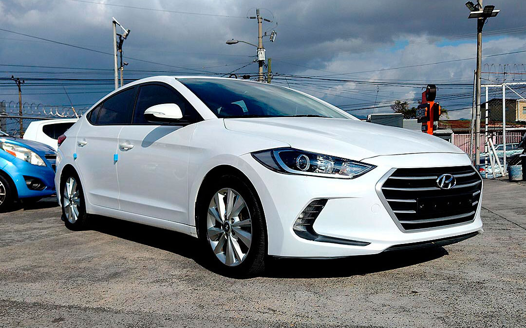 Hyundai Avante 2018 Sedán Compacto en República Dominicana