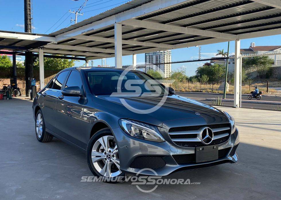 Mercedes-Benz Clase C 300 Modelo 2018 Sedan en República Dominicana