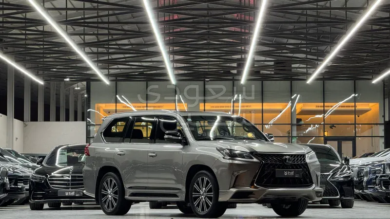 Lexus LX 570 modelo 2018 vehículo SUV de lujo