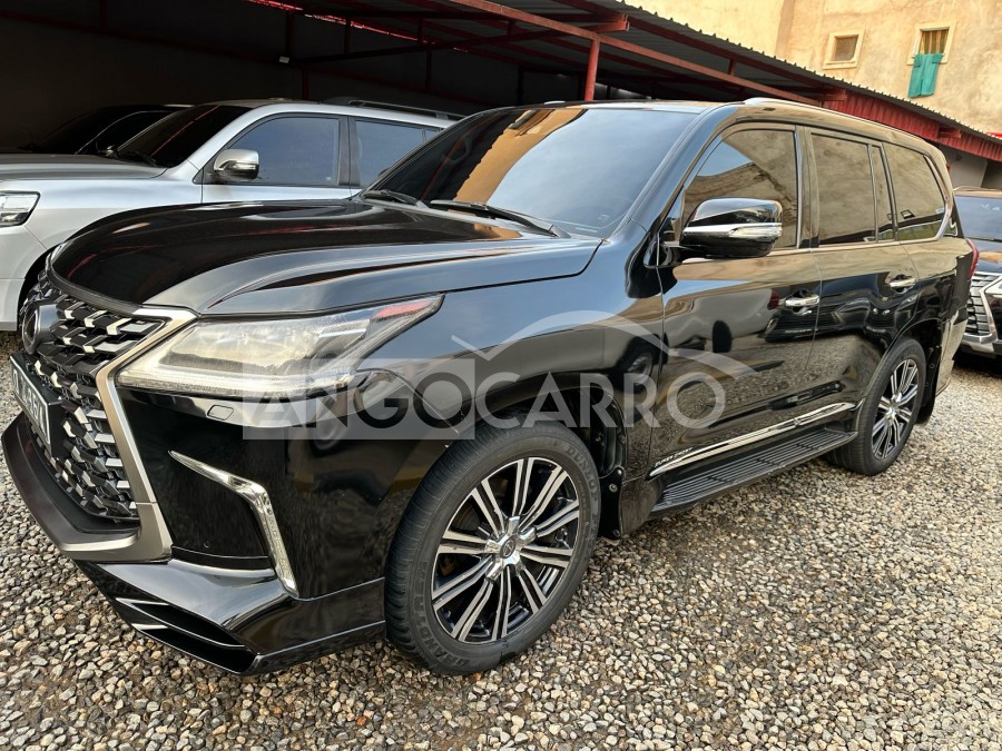 Lexus LX 570 modelo 2018 vehículo SUV de lujo en República Dominicana
