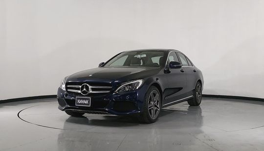Mercedes-Benz C 300 4Matic 2018 Sedán en República Dominicana