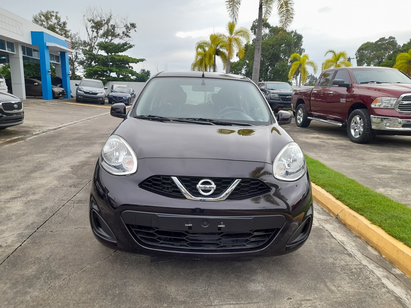 Nissan March Modelo 2018 Auto Compacto en República Dominicana