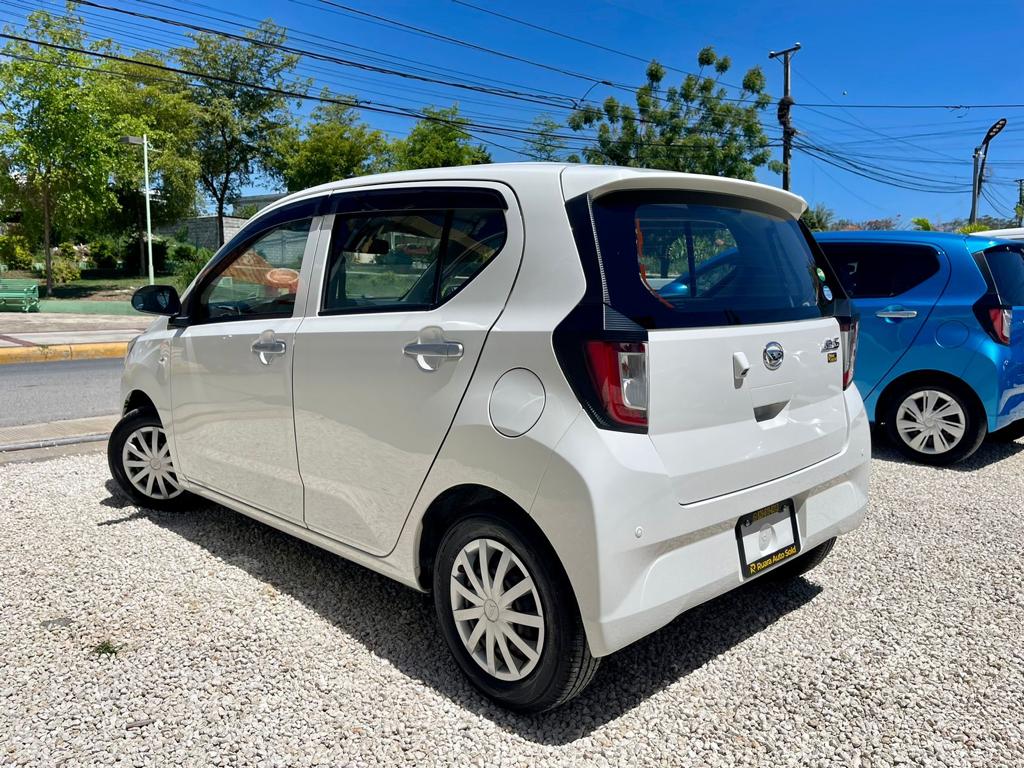 Daihatsu Mira 2018 coche compacto en República Dominicana