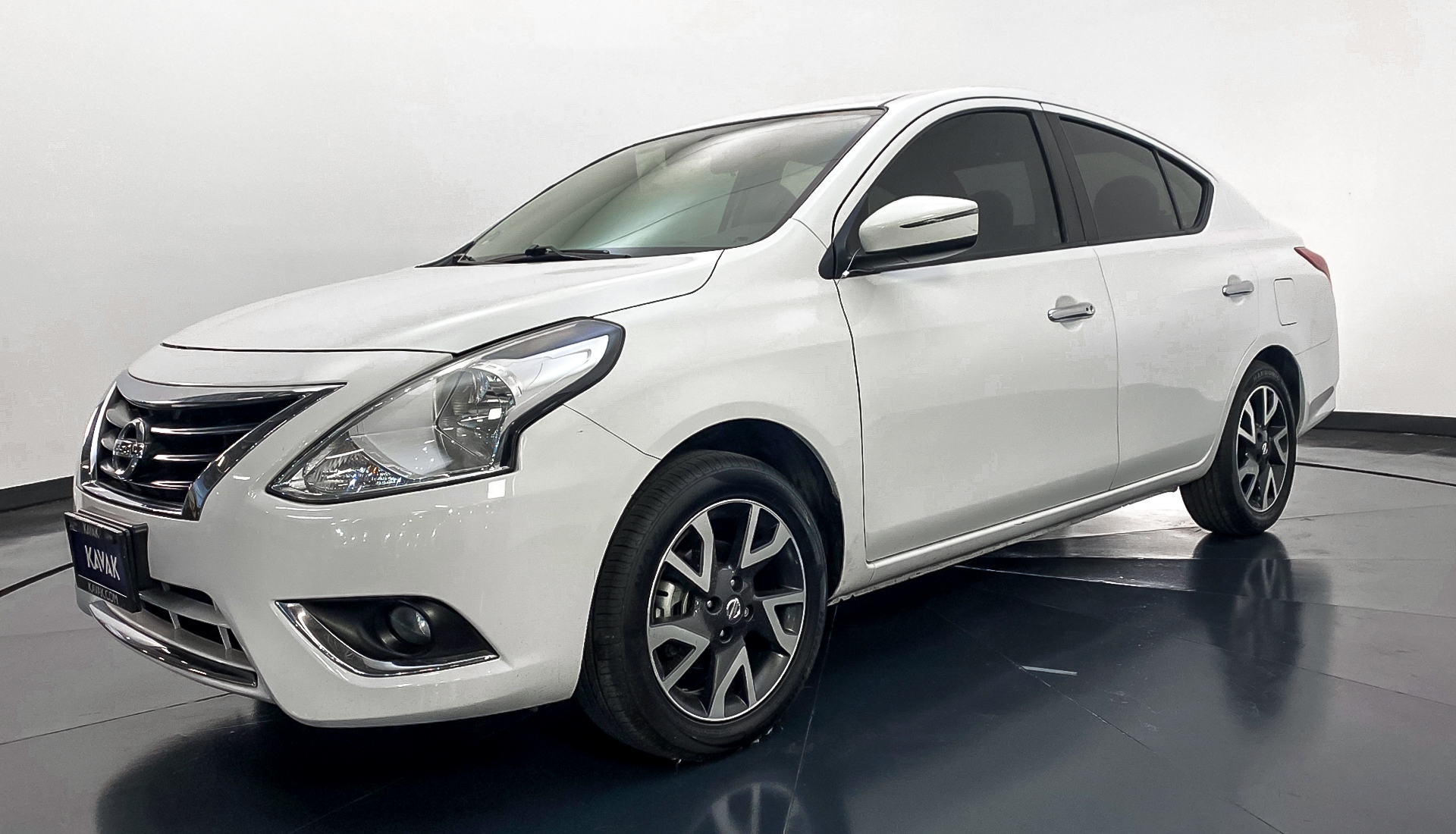 Nissan Versa SV 2018 Sedán Compacto
