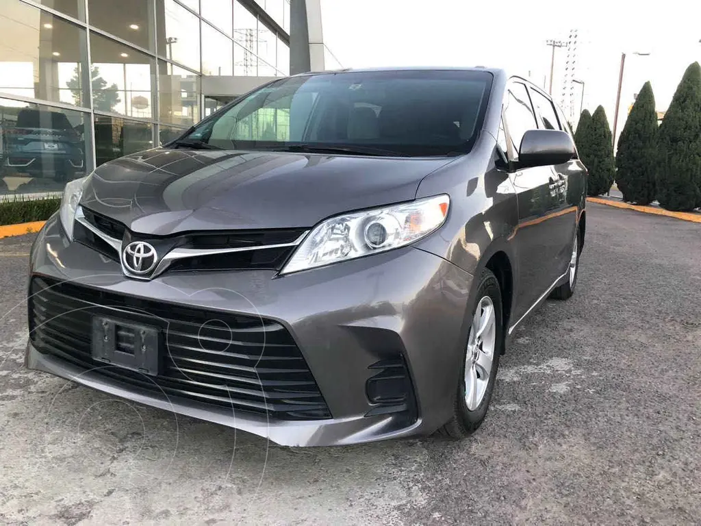 Toyota Sienna LE 2018 Minivan