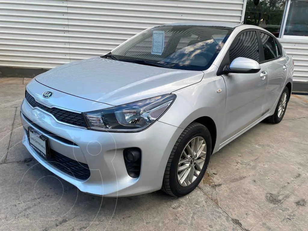 Kia Río LX modelo 2018 automóvil