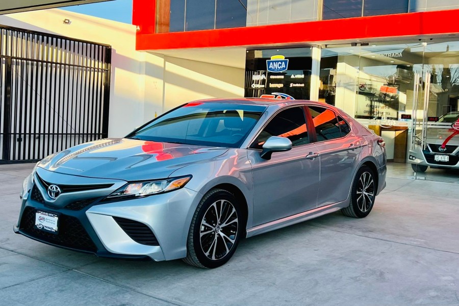 Toyota Camry SE 2018 Sedán Deportivo