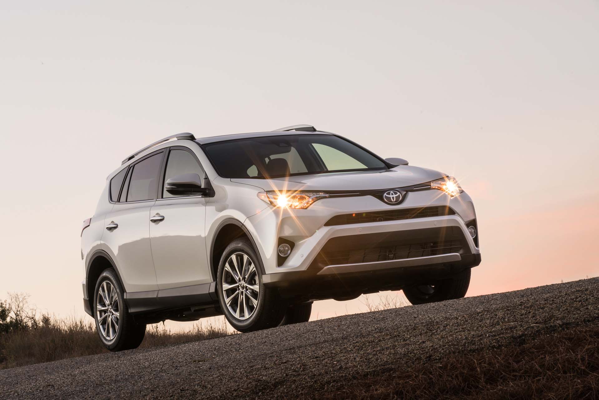 Toyota RAV4 2018 SUV 4WD en República Dominicana