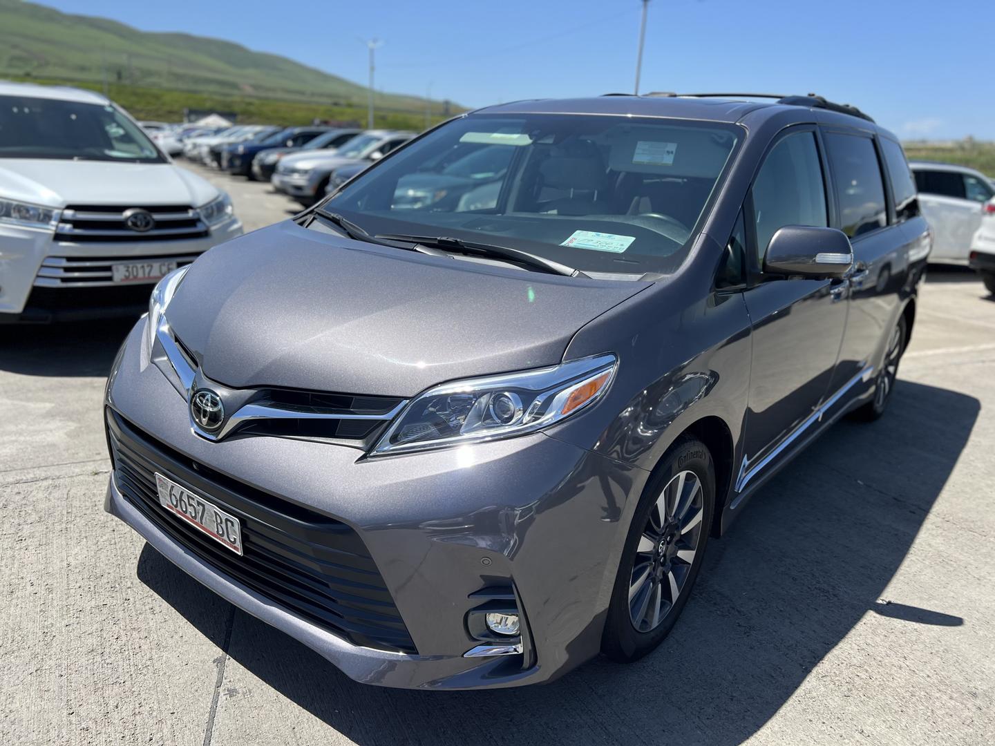 Toyota Sienna XLE 2019 Minivan