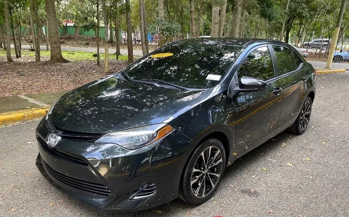 Toyota Corolla SE 2019 sedán compacto