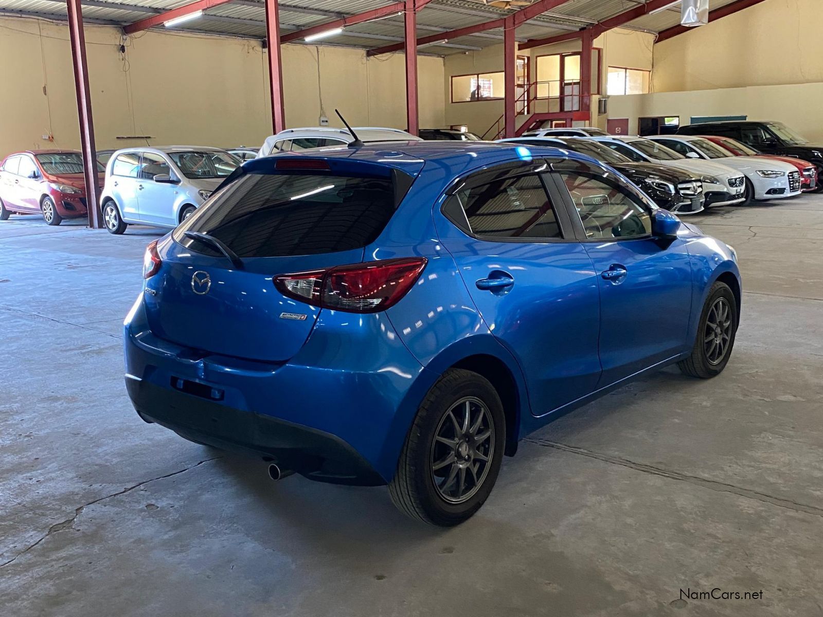 Mazda Demio Sport modelo 2019 automóvil compacto