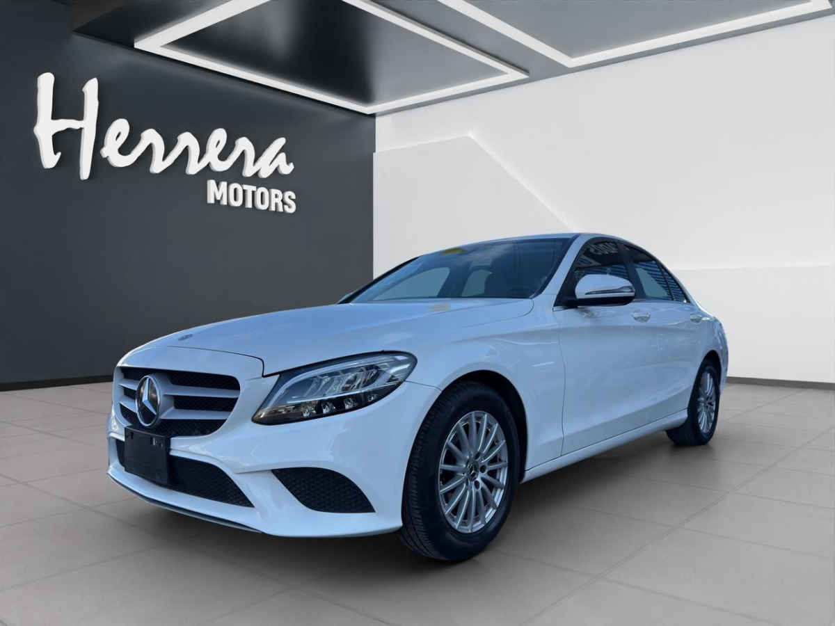 Mercedes-Benz C 300 Modelo 2019 Sedán en República Dominicana