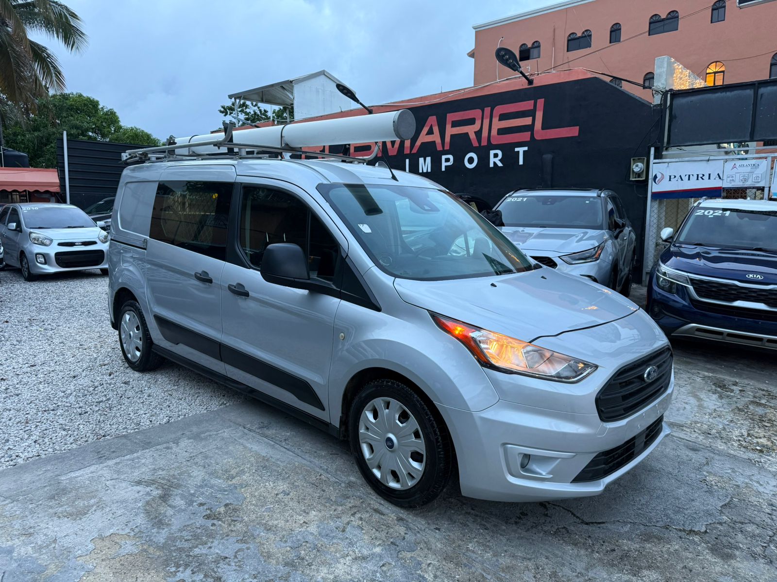 Ford Transit Connect modelo 2019 vehículo comercial en República Dominicana