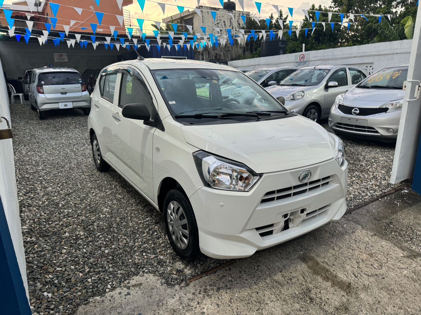 Daihatsu Mira 2019 vehículo compacto