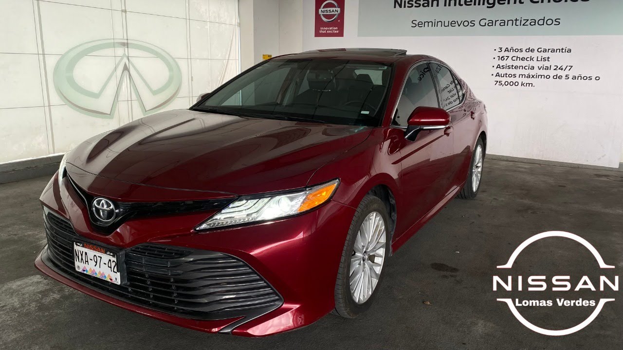Toyota Camry LE modelo 2019 sedán