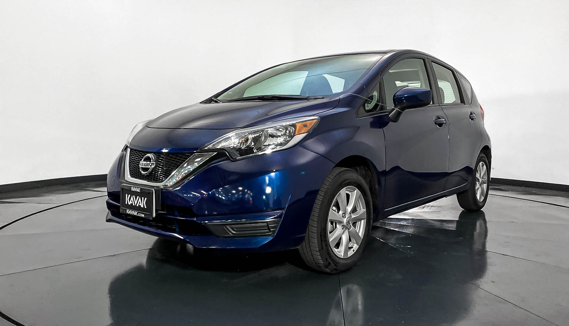 Nissan Note modelo 2019 vehículo compacto