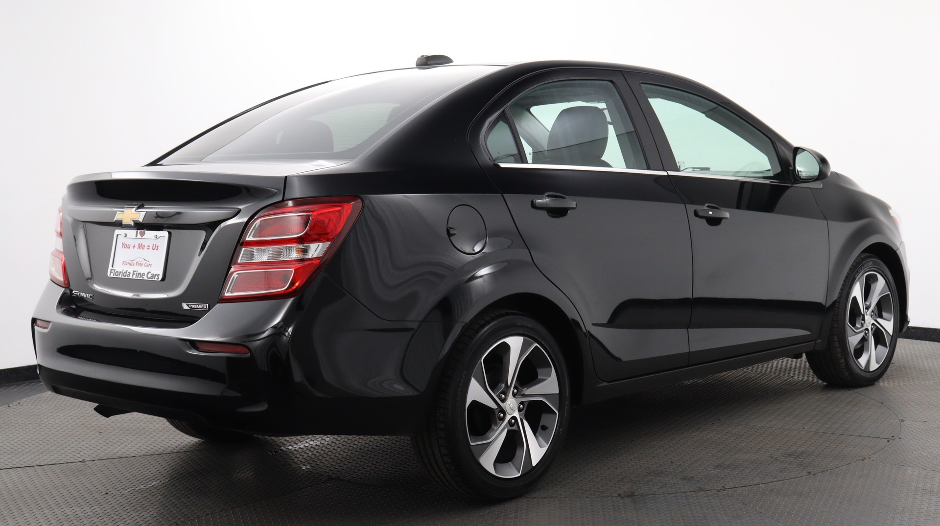 Chevrolet Sonic modelo 2019 sedán compacto en República Dominicana