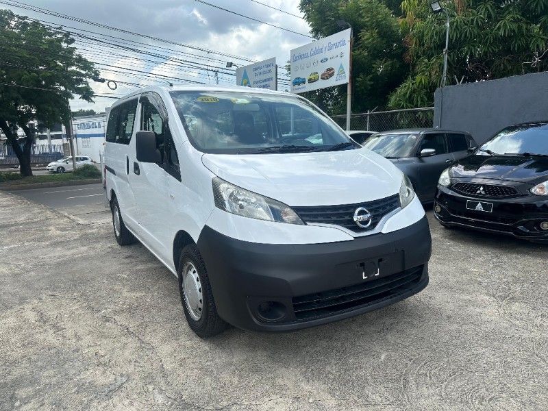 Nissan NV200 modelo 2019 furgoneta comercial