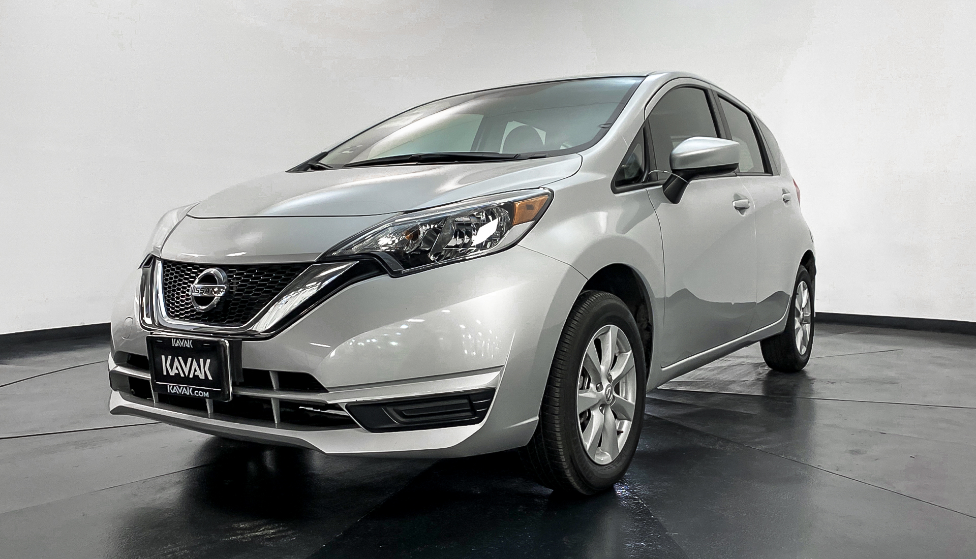 Nissan Note modelo 2019 vehículo compacto