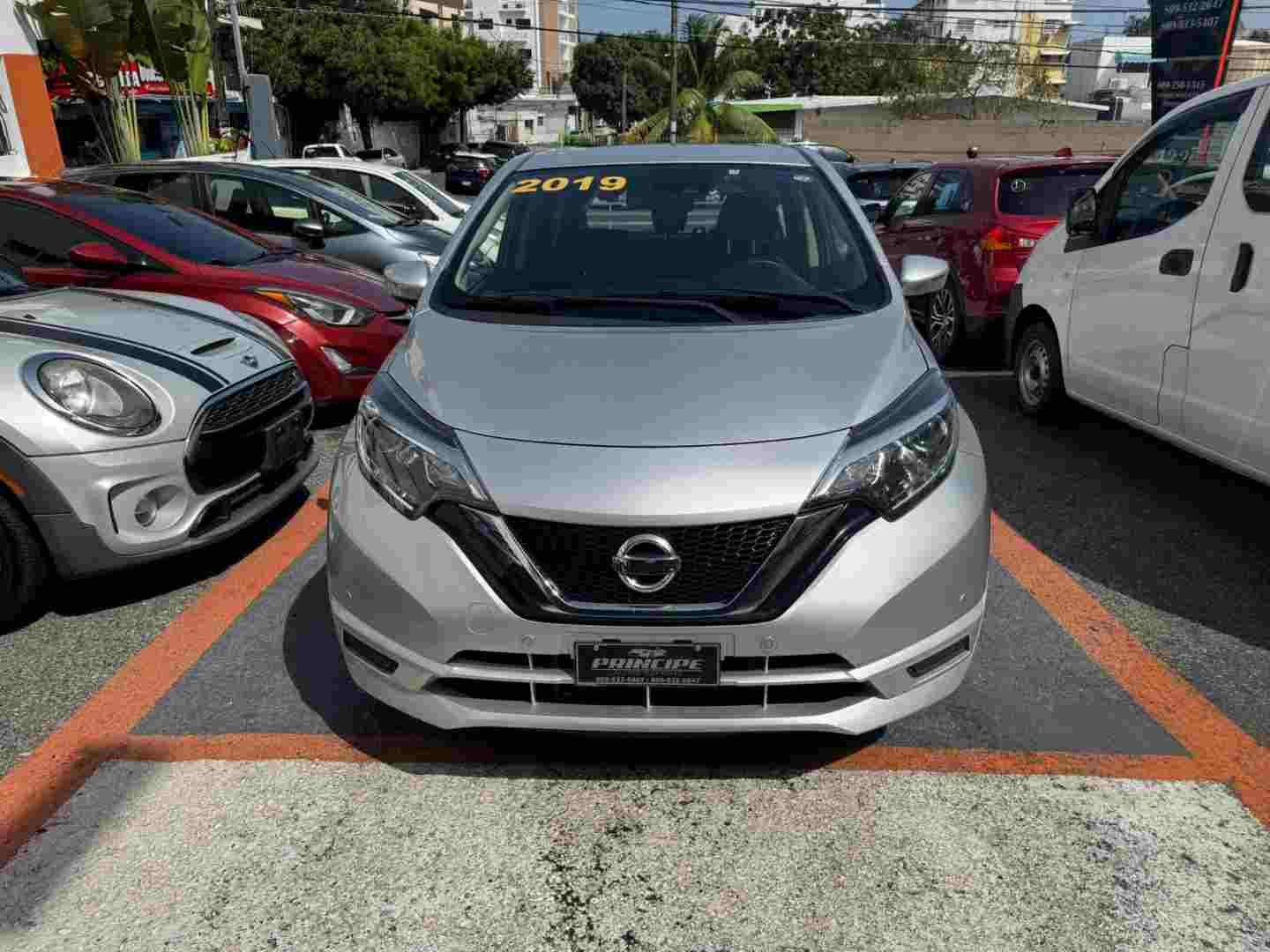 Nissan Note modelo 2019 vehículo compacto en República Dominicana