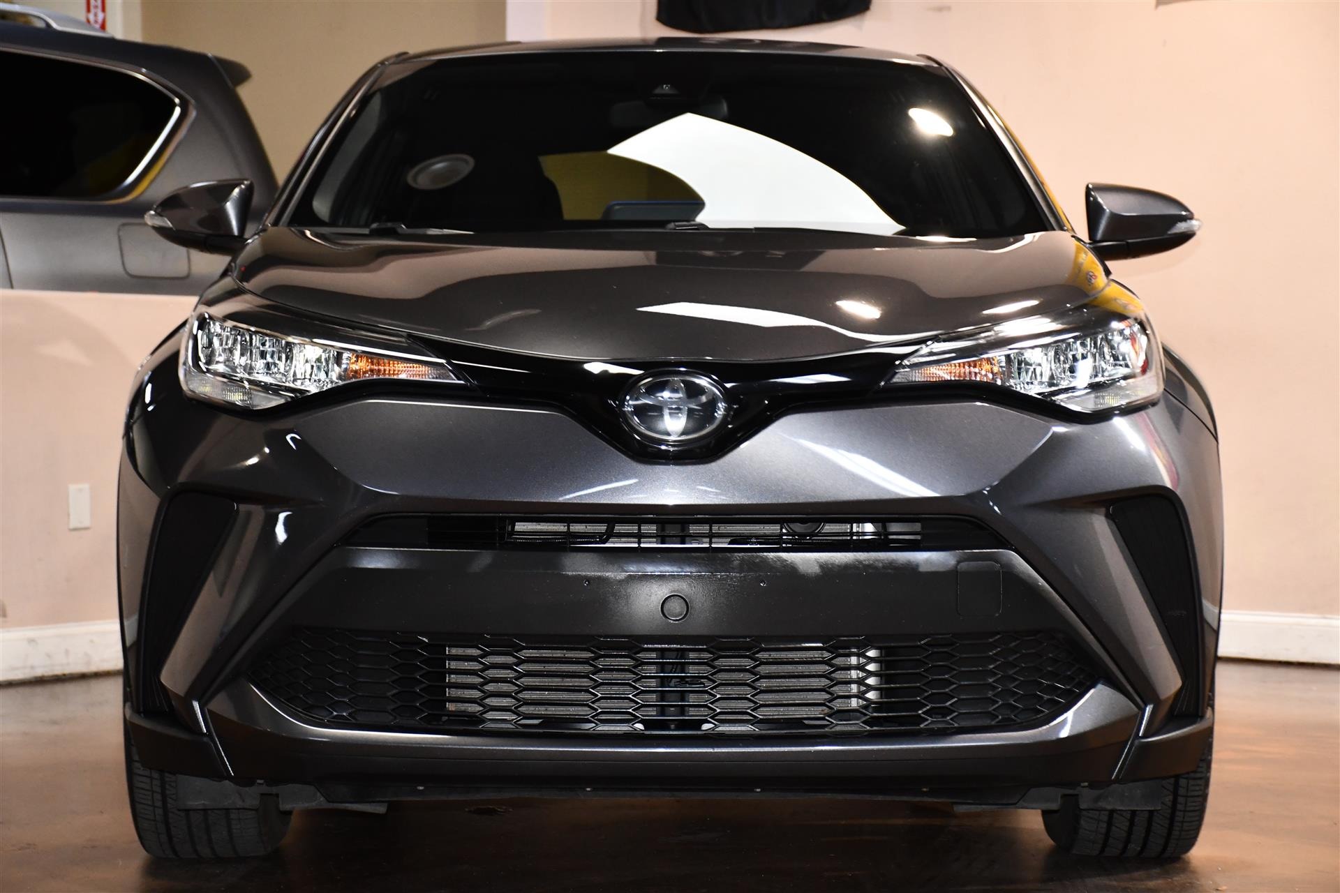 Toyota C-HR LE modelo 2020 SUV compacto en República Dominicana