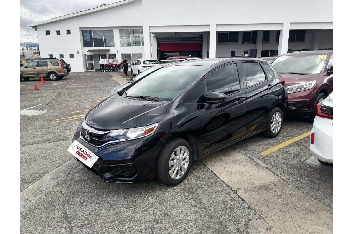 Honda Fit modelo 2020 automovil compacto