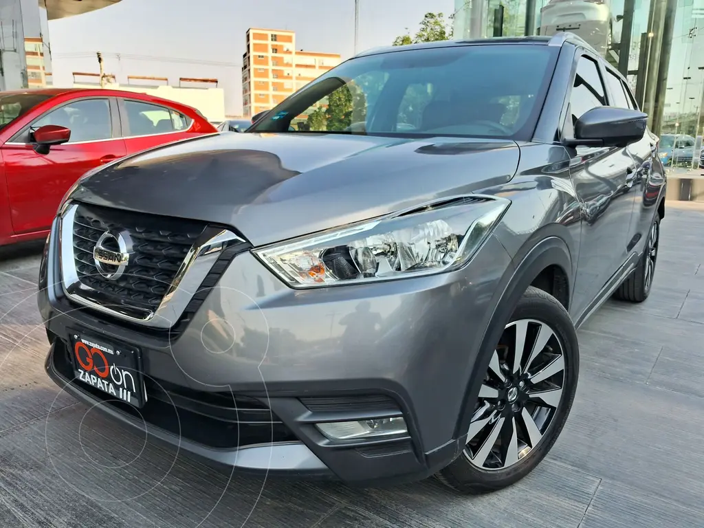 Nissan Kicks SV 2020 coche compacto gris