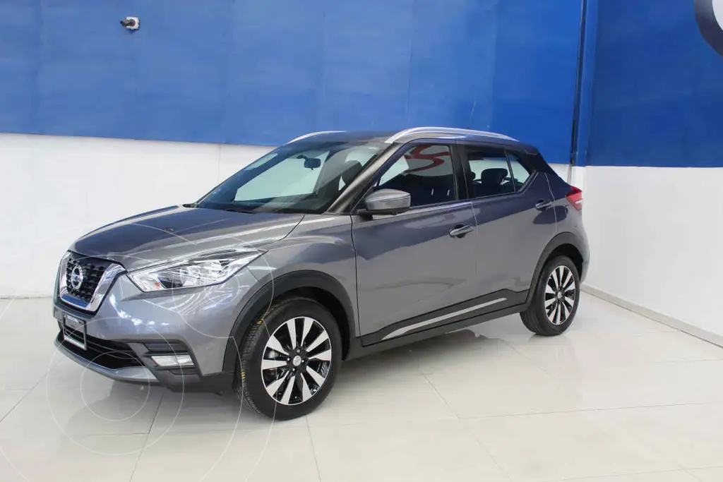 Nissan Kicks SV 2020 coche compacto gris en República Dominicana