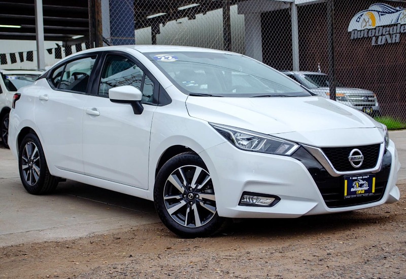 Nissan Versa SR modelo 2022 sedán en República Dominicana