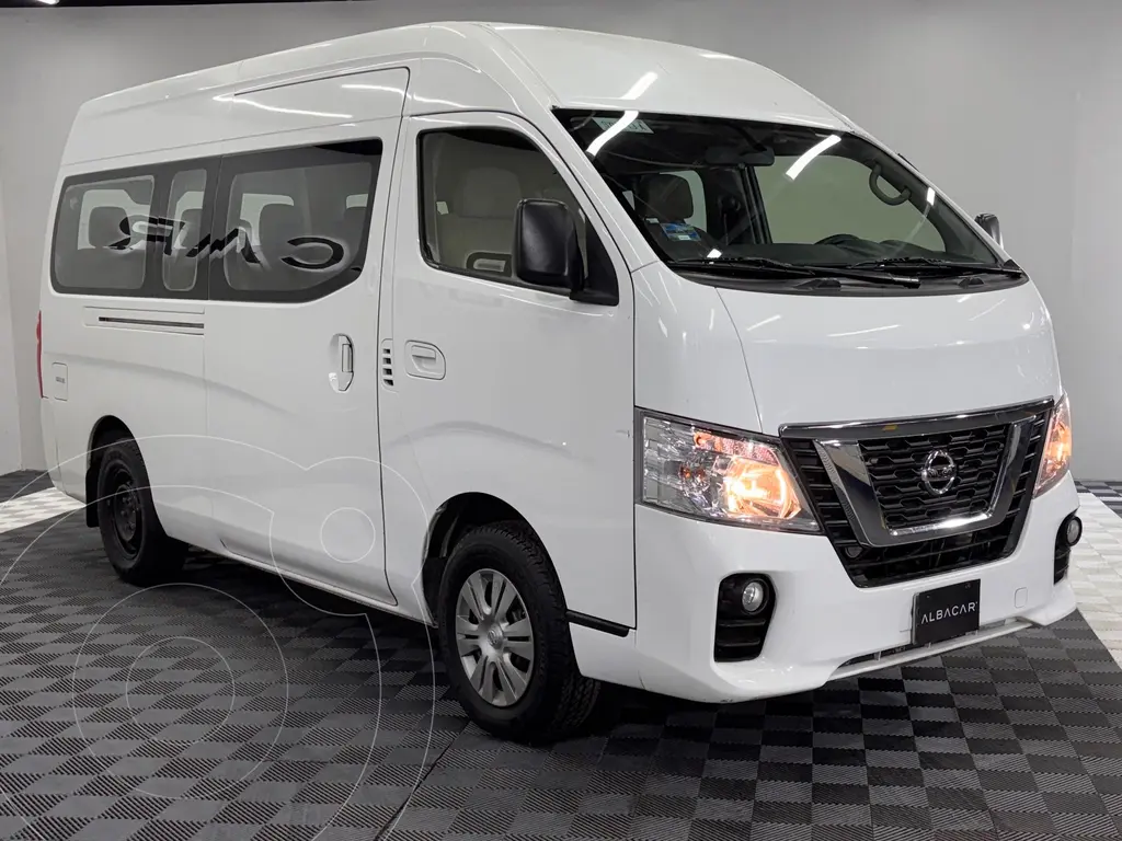 Nissan Urvan Cargo modelo 2022 furgoneta comercial en República Dominicana
