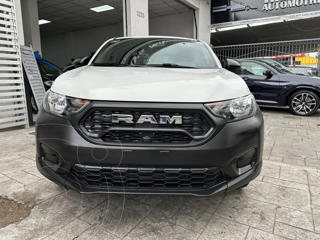 Ram 700 SLT modelo 2023 camioneta en República Dominicana