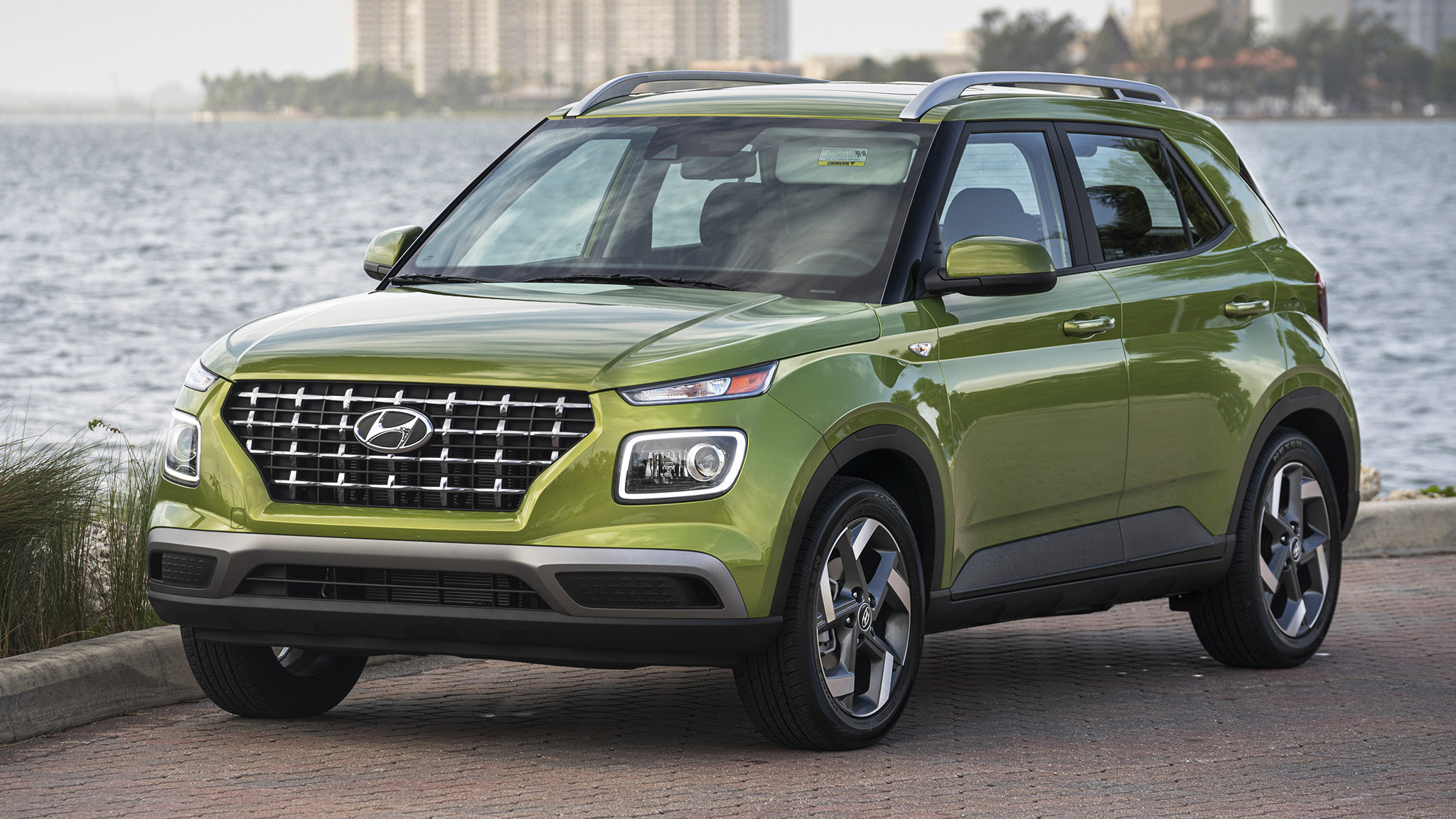 Hyundai Venue modelo 2023 vehículo compacto