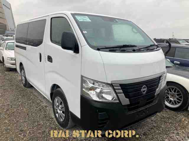 Nissan Urvan NV350 modelo 2023 furgoneta comercial en República Dominicana