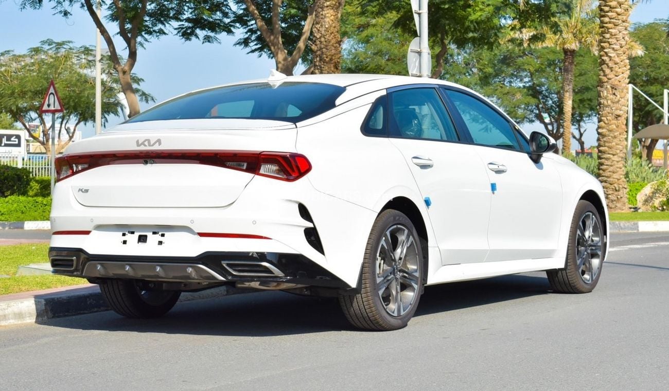Kia K-5 Prestige 2023 sedán en República Dominicana
