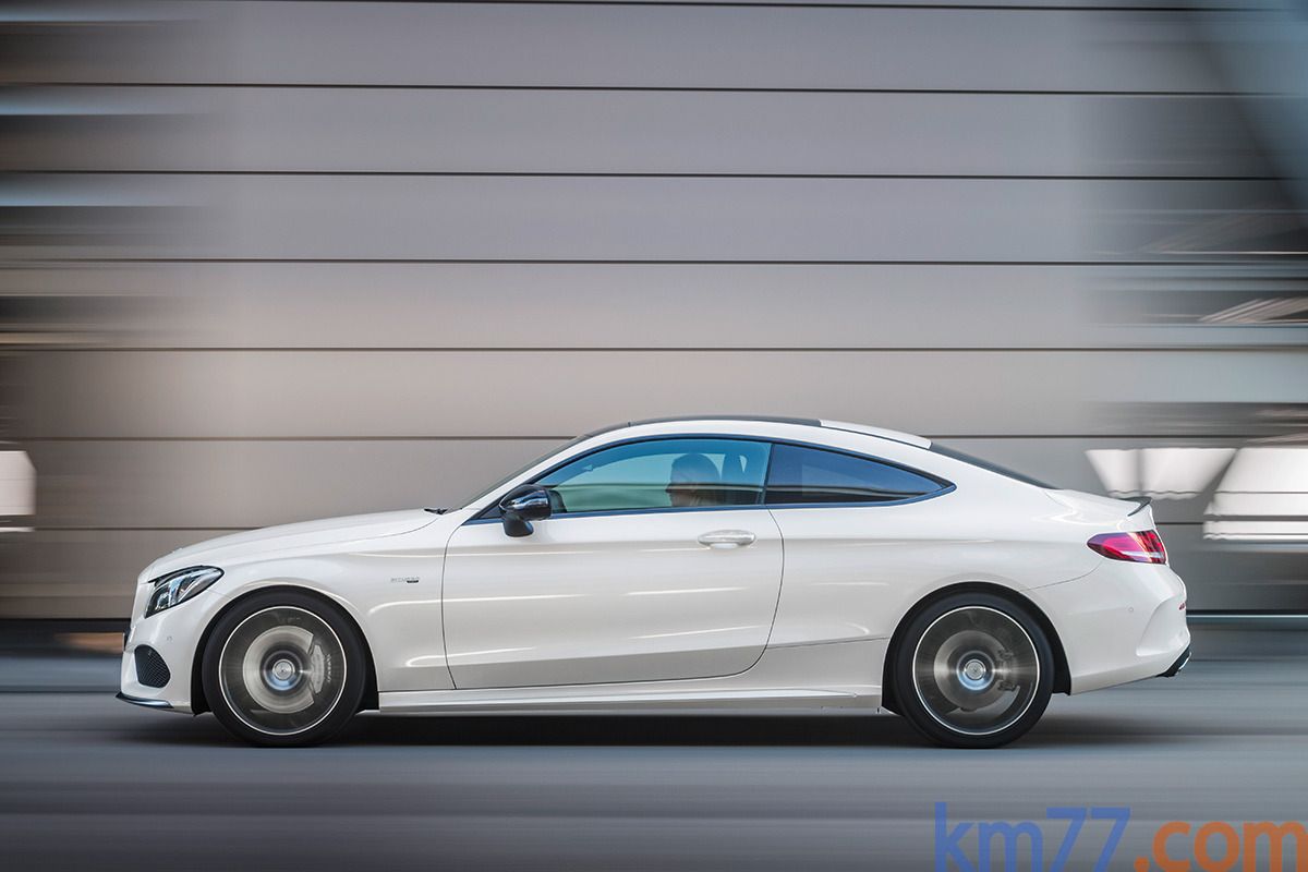 Mercedes-Benz C 300 AMG 2024 Sedán en República Dominicana