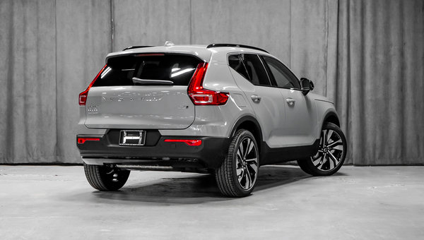 Volvo XC40 B5 2024 SUV compacto