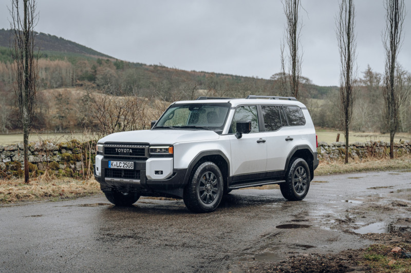 Toyota Land Cruiser Prado 2024 híbrido SUV
