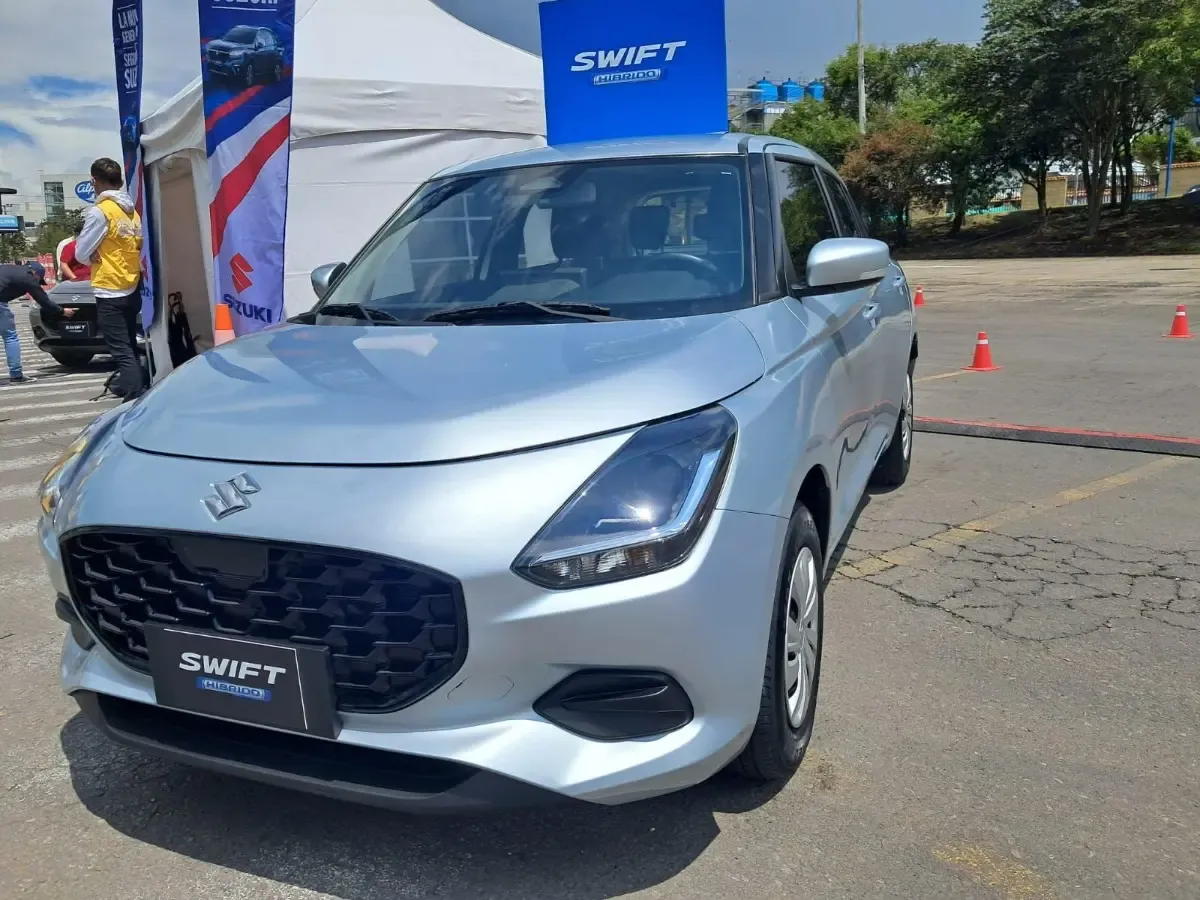 Suzuki Swift GLI 2024 coche compacto en República Dominicana