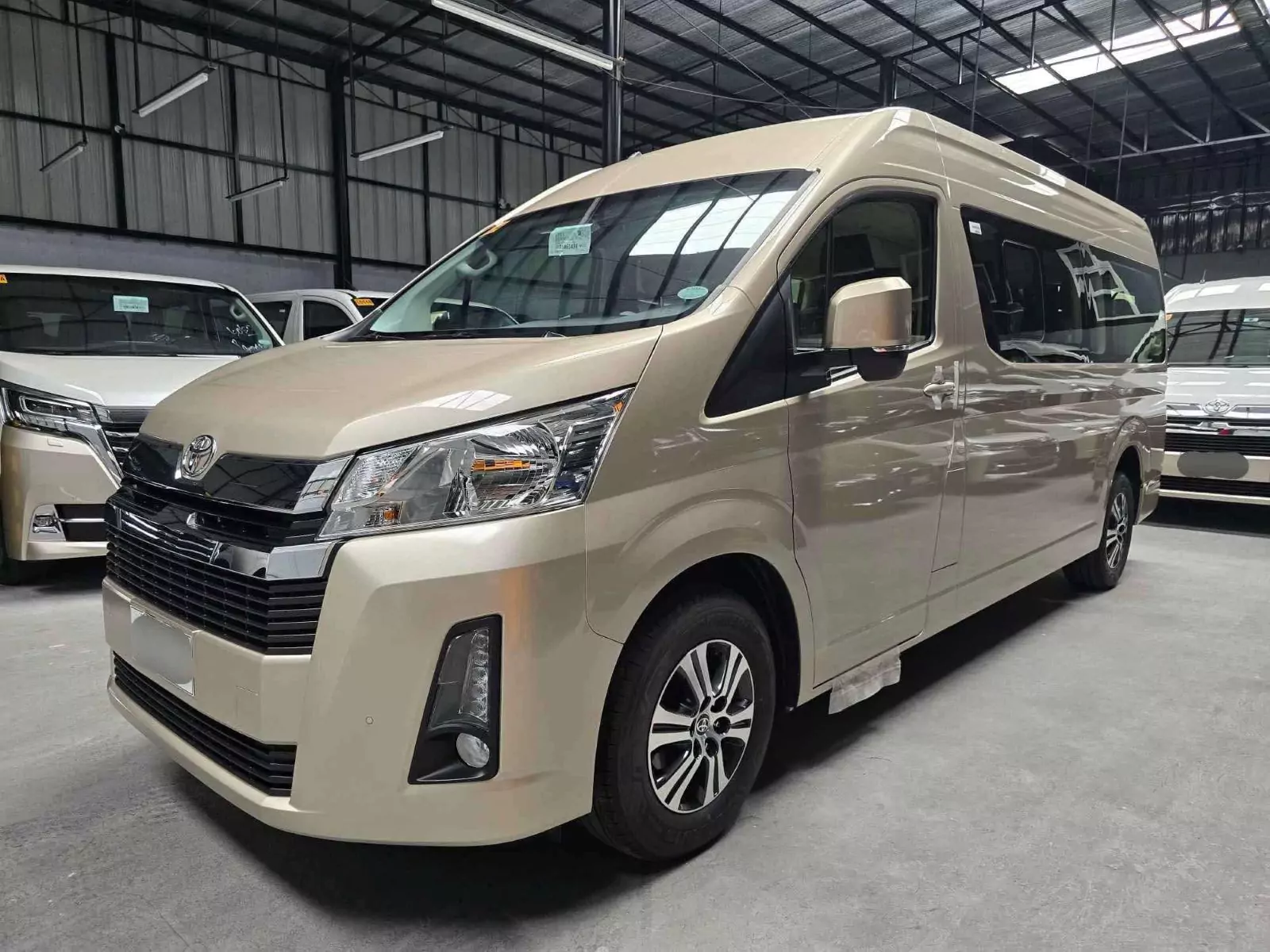Toyota Hiace modelo 2025 vehículo comercial en República Dominicana