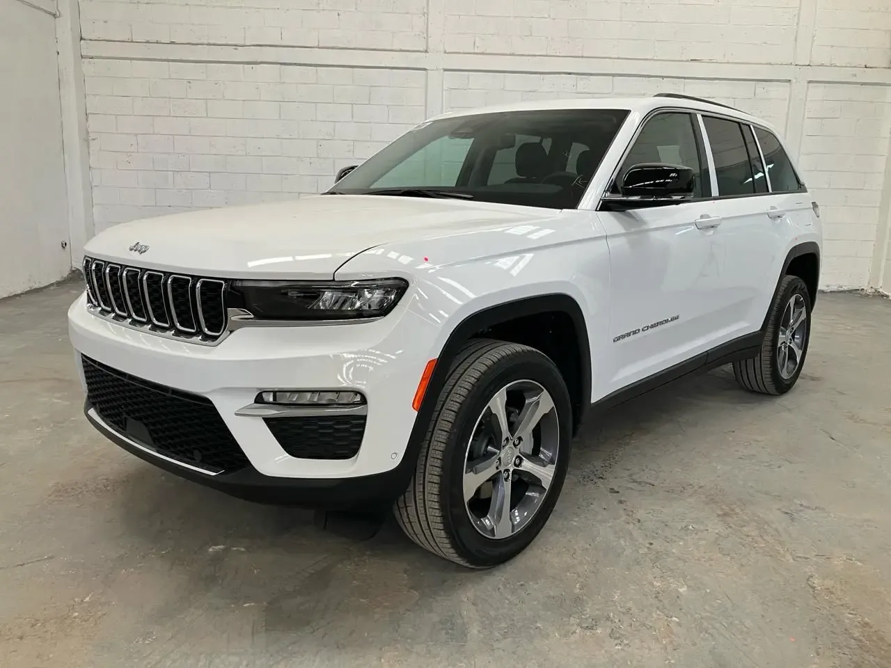 Jeep Grand Cherokee Altitude 2025 SUV