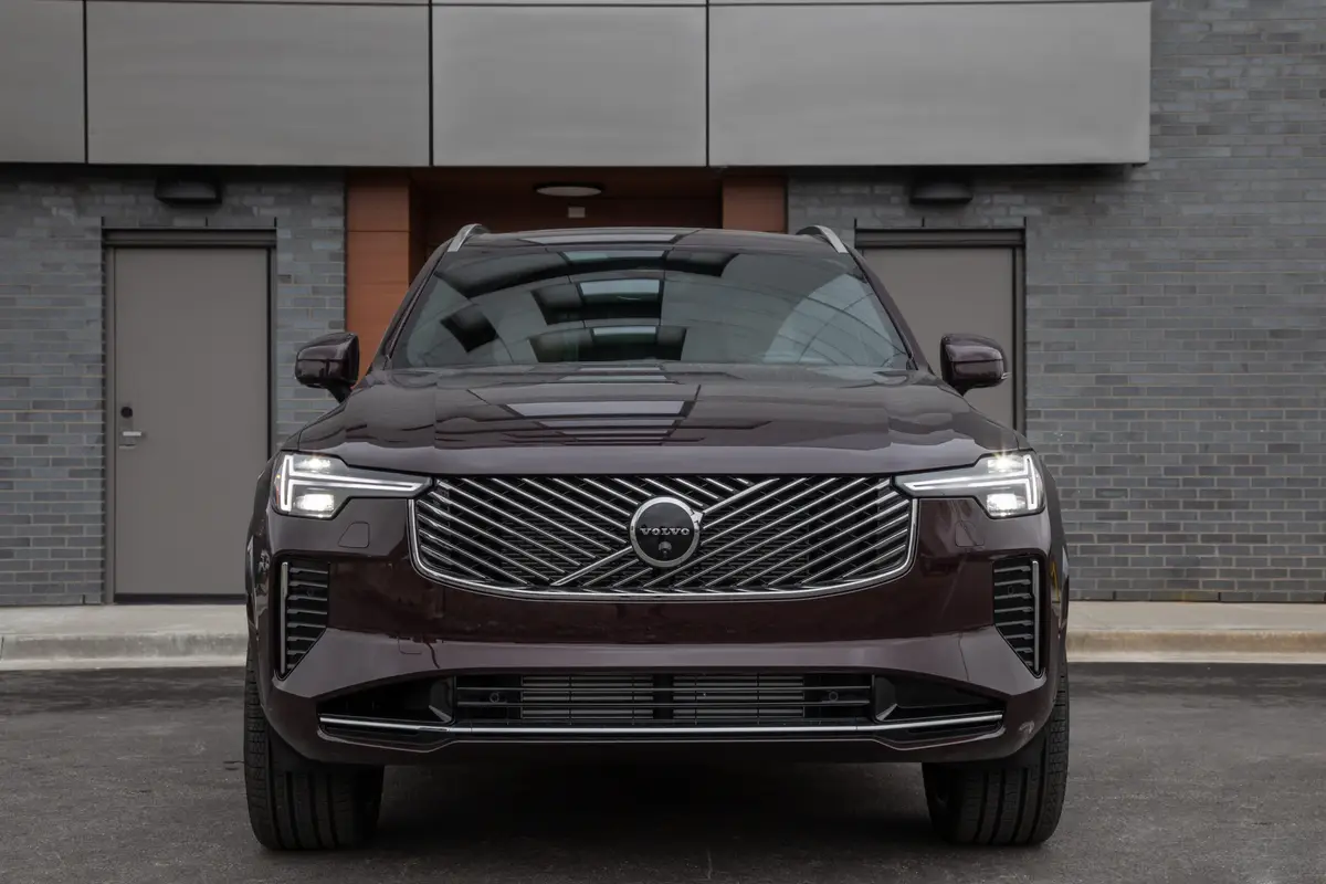Volvo XC90 Plus Recharge 2025 SUV híbrido enchufable en República Dominicana