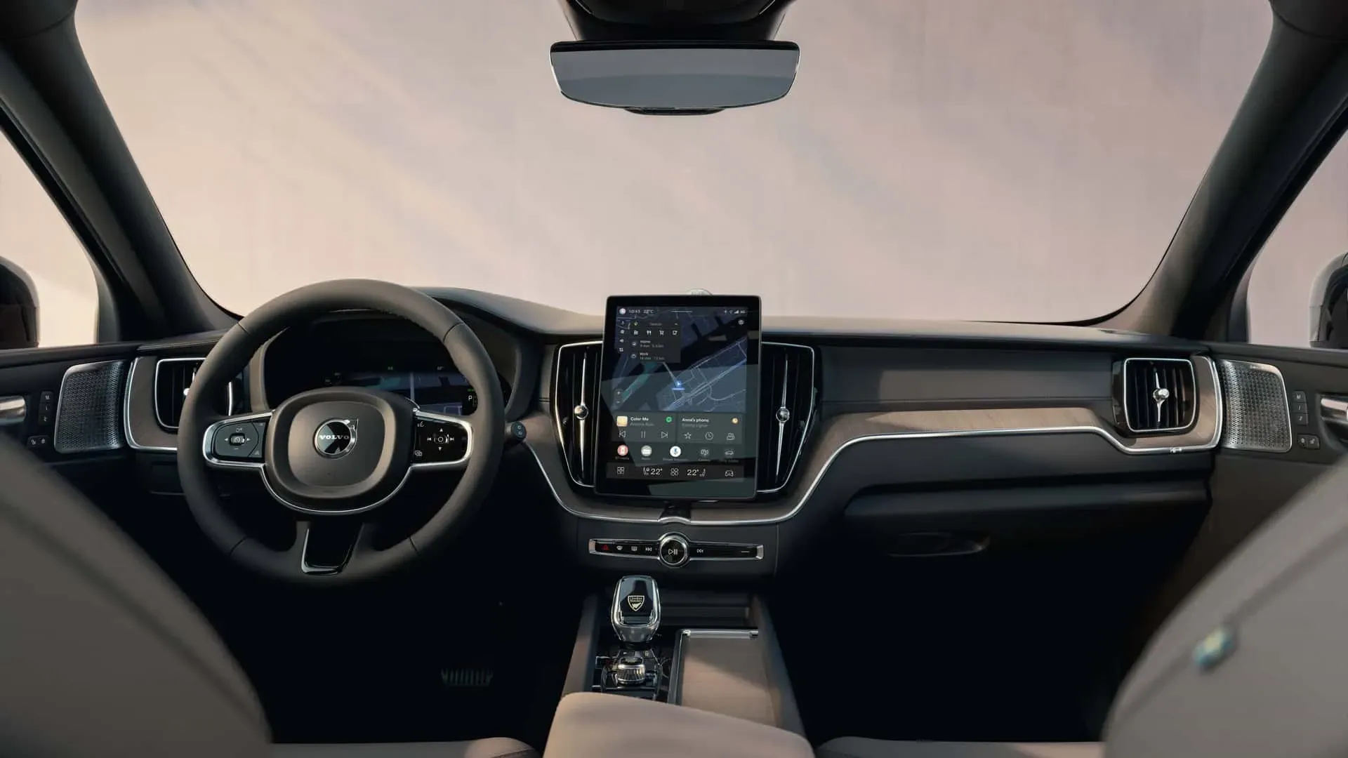 Volvo XC60 Plus Recharge 2025 SUV híbrido enchufable