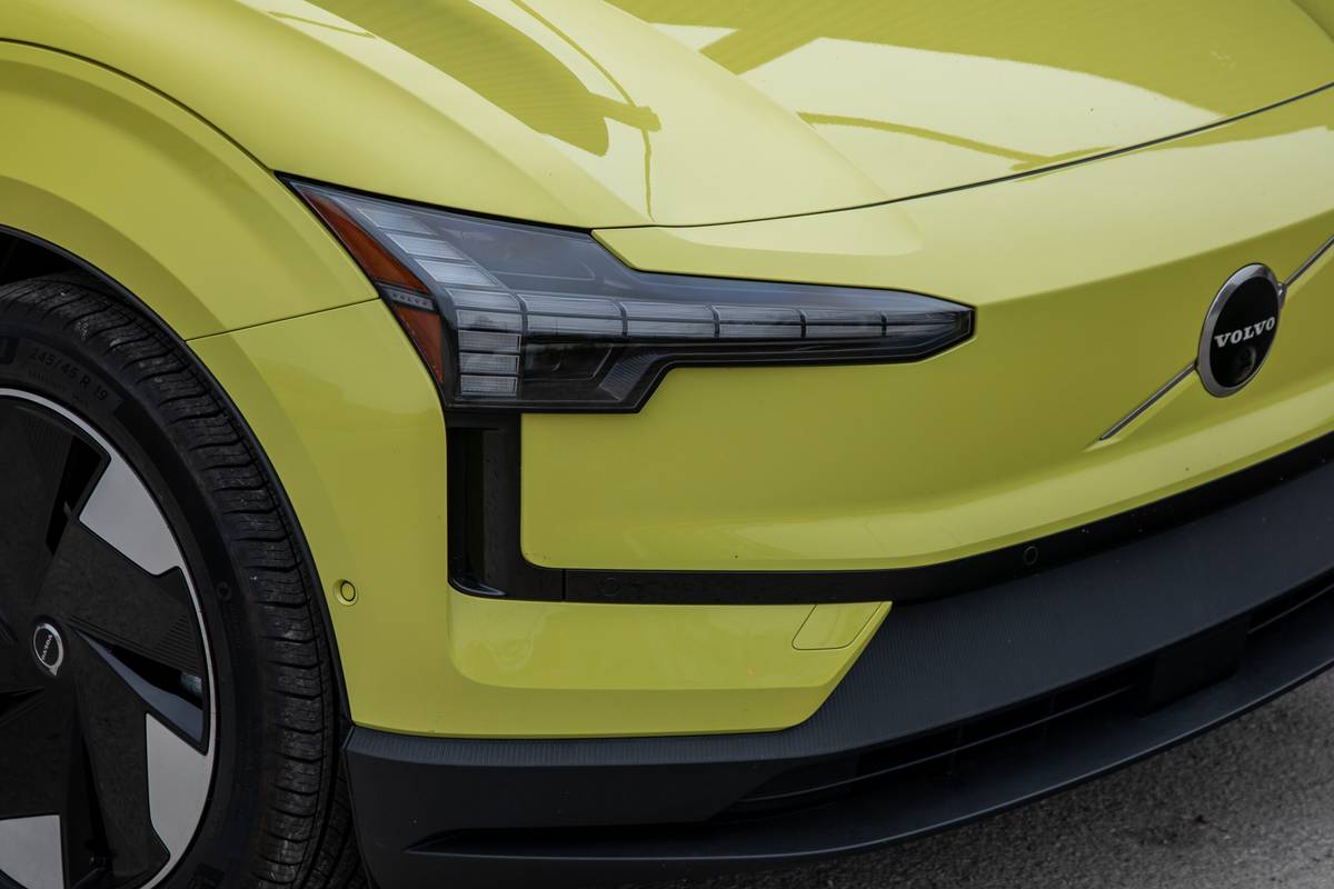 Volvo EX30 PLUS 2025 vehículo eléctrico compacto
